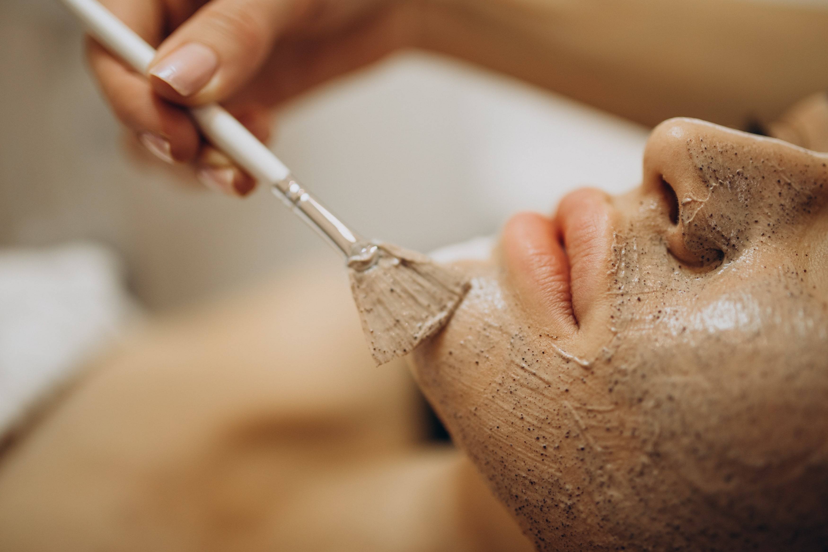 woman-visiting-cosmetologist-making-rejuvenation-procedures-min